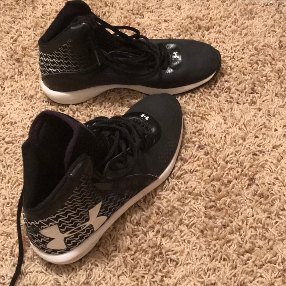 Basketball shoes
